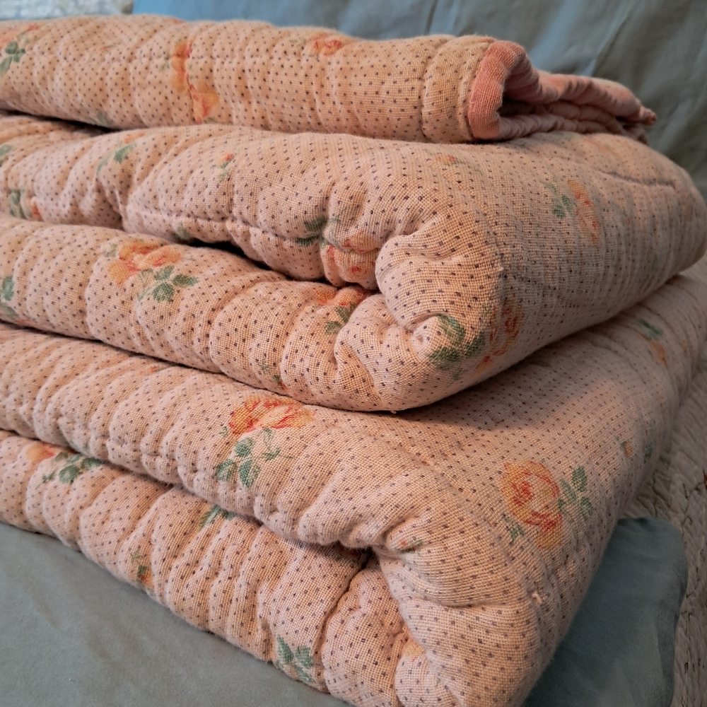 Vintage Antique Pink Quilt 68x84 Twin Floral Shabby Chic Cottage Retro Country